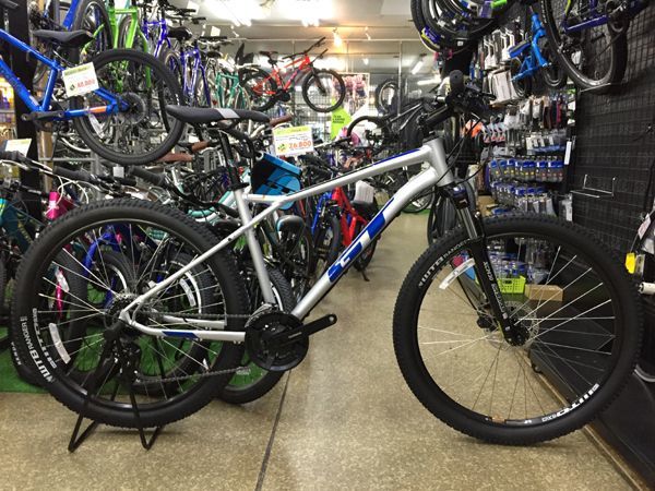 2021 GT マウンテンバイク AGGRESSOR EXPERT 27.5 アグレッサー エキスパート 27.5 シルバー - ATOMIC  CYCLE(アトミック サイクル)